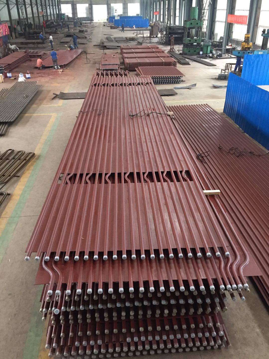 管中心距76.2mm，管屏長6米、5根一組，Φ63.5×7.1內(nèi)螺紋管，鰭片8mm